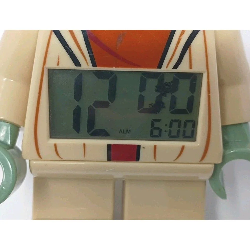 2010 LEGO Star Wars Yoda Mini Figure Digital Lighted Alarm Clock Jedi Master